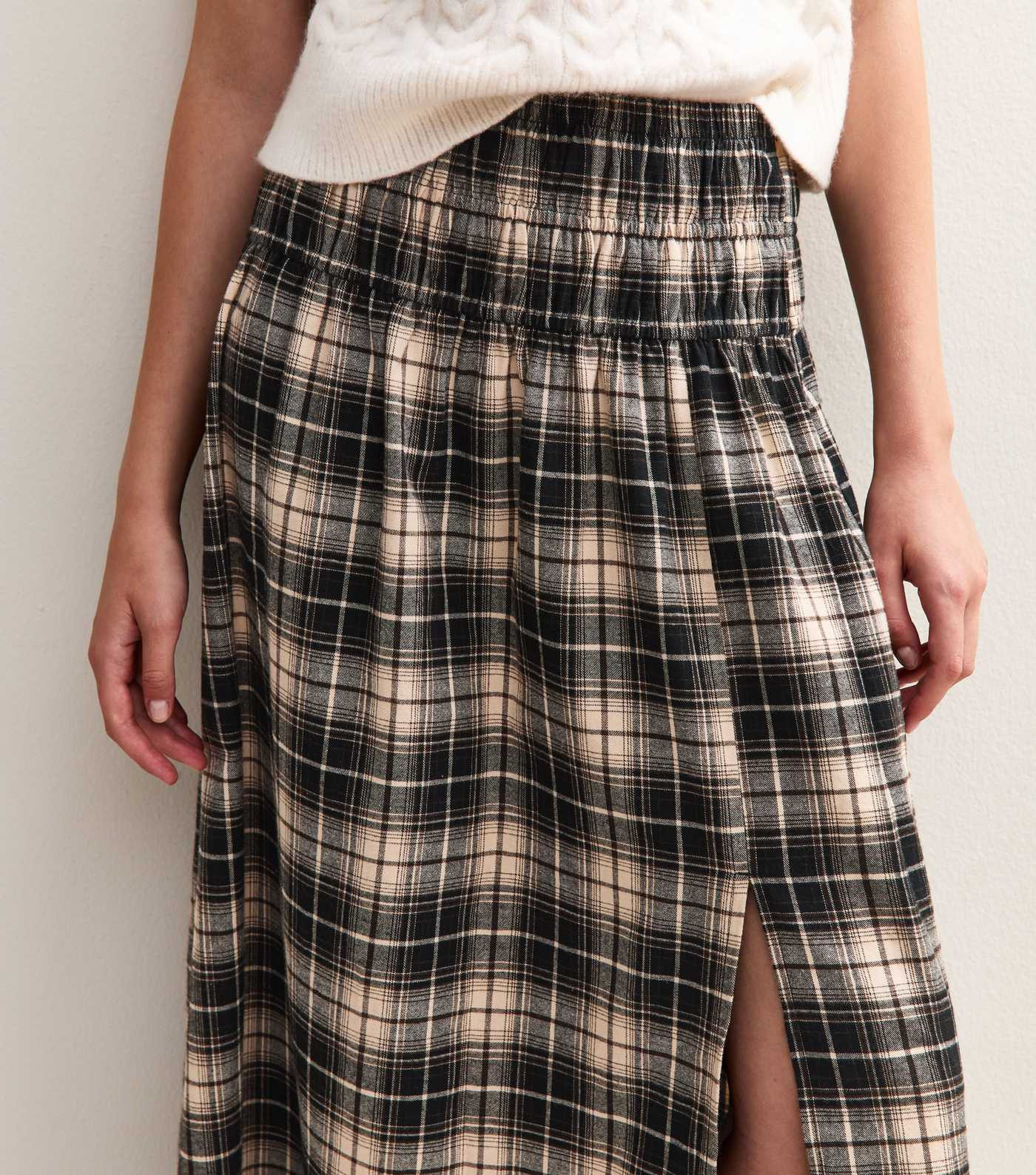 Black Check Slit Hem Midi Skirt | New Look | New Look (UK)