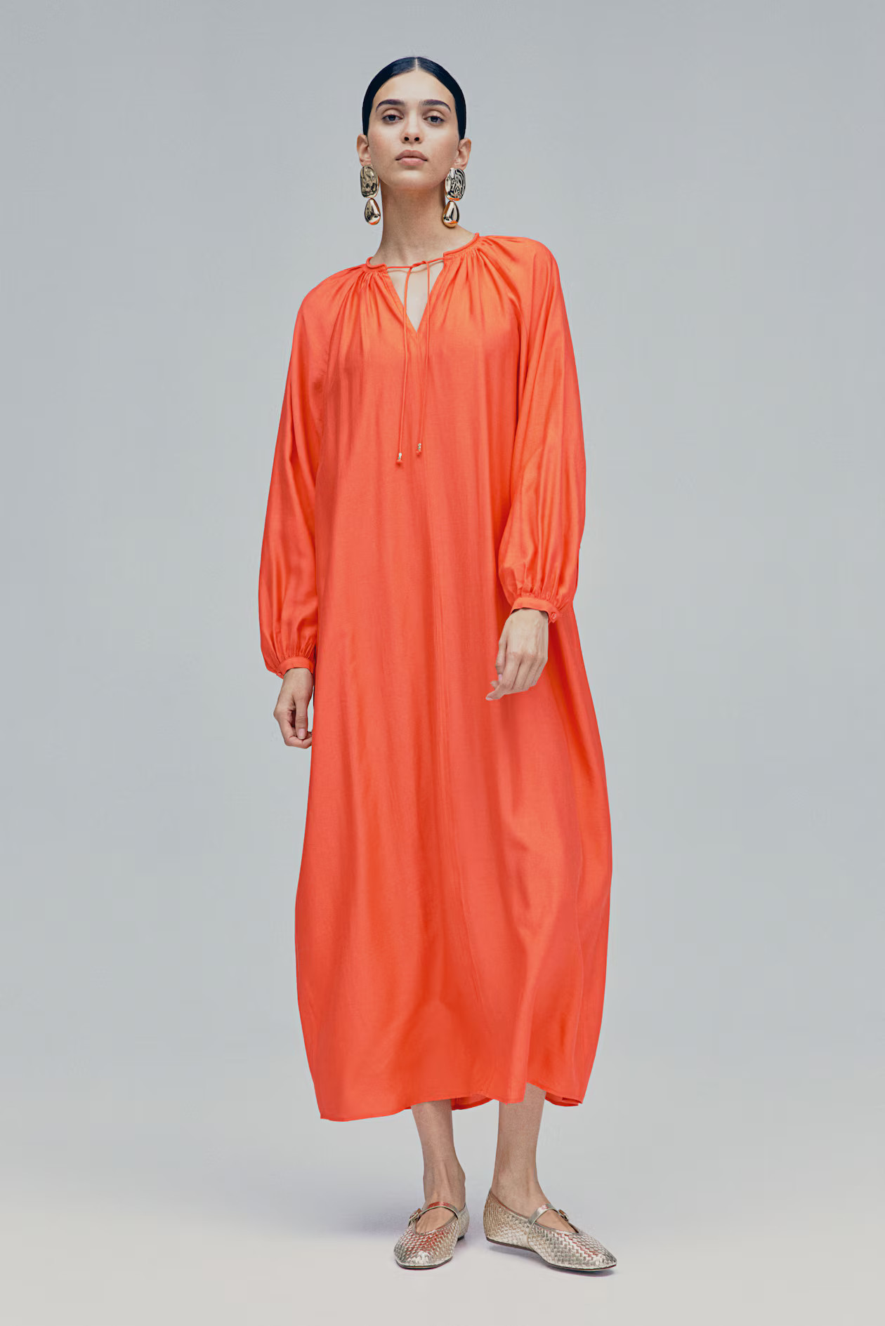 Balloon-sleeved dress | H&M (UK, MY, IN, SG, PH, TW, HK)