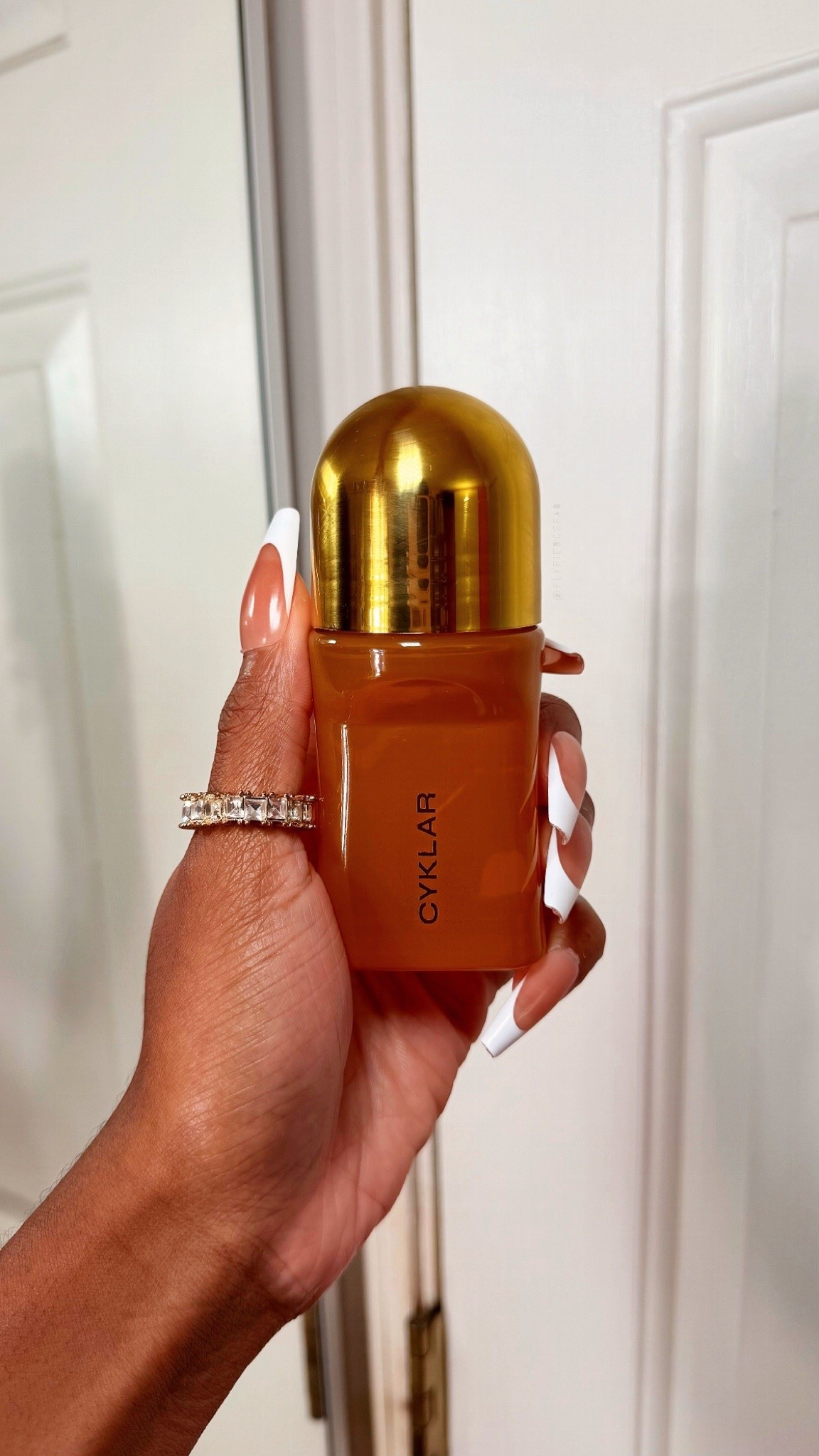 My armpits smell delicious. Thats it, that’s the post 😂🙌🏾. I heard a lot of good things about the gel deodorant by @CYKLAR for brightening up your underarms, so I recently picked it up at Sephora.

I got it in the scent vanilla verve and when I tell you every time I catch a whiff I’m like who is that that smells good? oh yeah that’s me 😍.

Also it’s summertime, and as a hyperhidrosis girly (who is desperately overdue for her Botox lol) if it works on me, it should work for anybody lol. ￼

#LTKBeauty