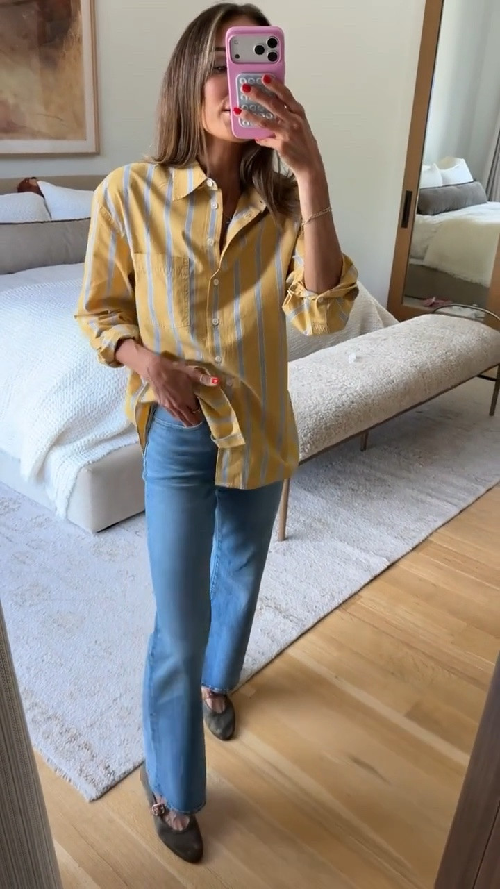 So many cute colors of this shirt are on major sale rn! 🙌🏼 runs oversized