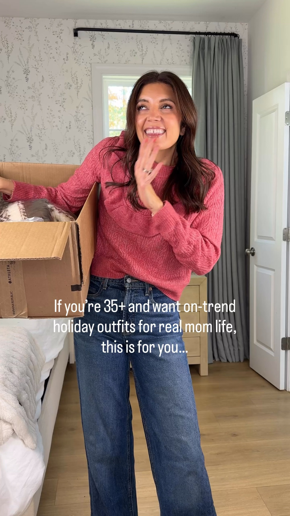 Holiday outfits 40% off Old Navy!! #oldnavypartner @oldnavy
Cool mom outfits for the holiday season! Holiday outfit ideas. I’m 5’7” wearing a size small in everything. Jeans in a size 2.
