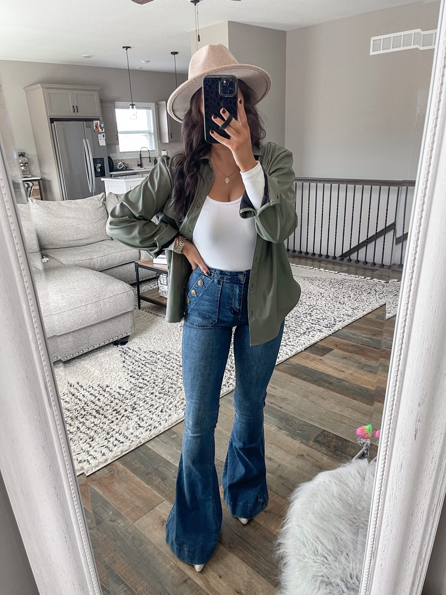 How I’d style my denim flares 🖤

Flares — small
Bodysuit — small
Shacket — small

Denim jeans | bell bottoms | sock booties | white bodysuit | long sleeve bodysuit | leather shacket | leather shirt | wool hat | boho style | boho outfit 

#LTKunder50 #LTKunder100 #LTKstyletip