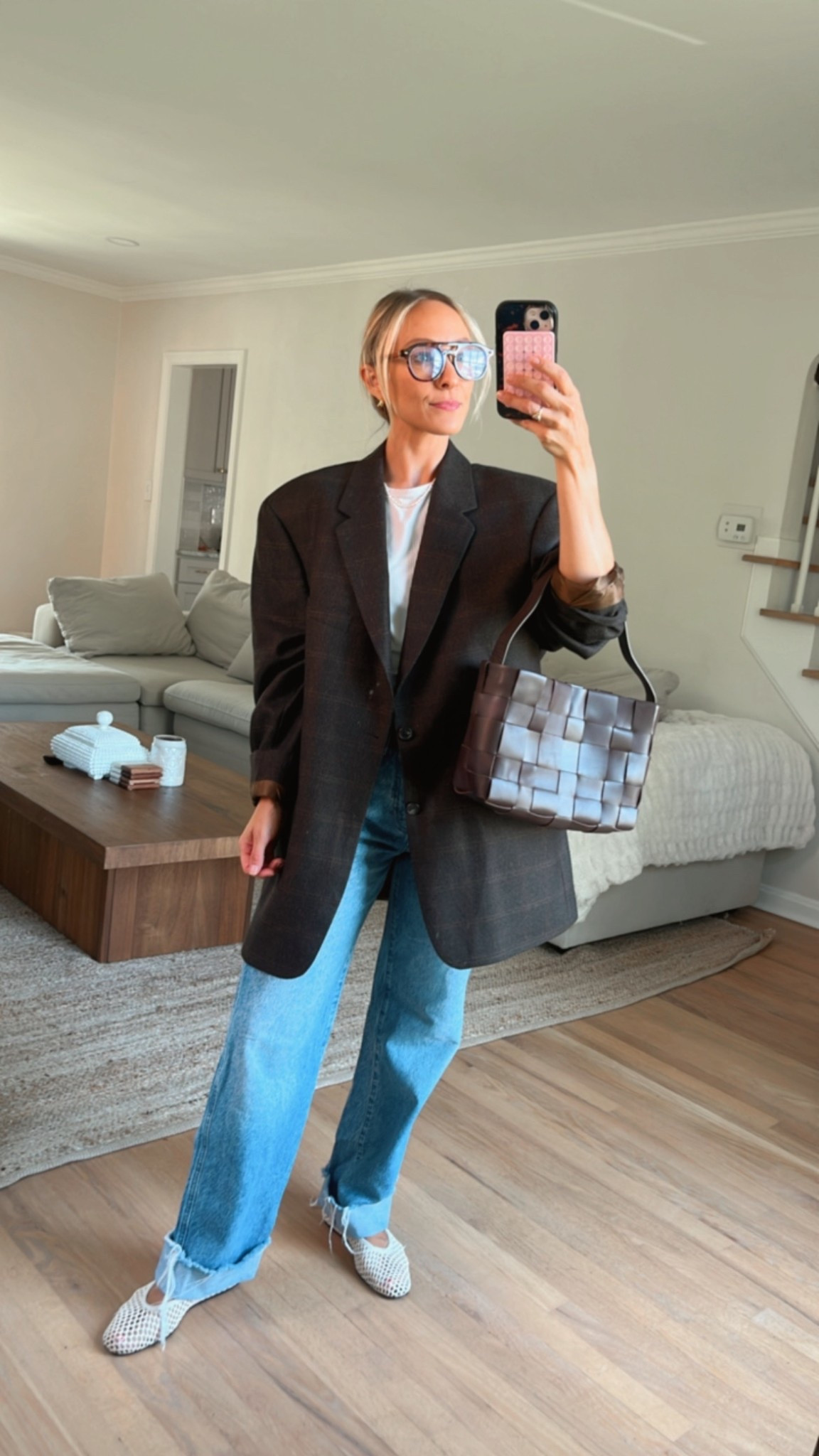 Fall is here 🍂 And I’m back to my favorite denim and oversized blazer combo. 

Jeans are the ones by @reformation that got me through all last fall/winter 

Bag is new by @stagni and I’m excited to add it to the rotation 

And blazer is vintage but will be dropping soon on @ShopTheInvite — stay tuned 👀

#LTKItBag #LTKStyleTip #LTKPetite