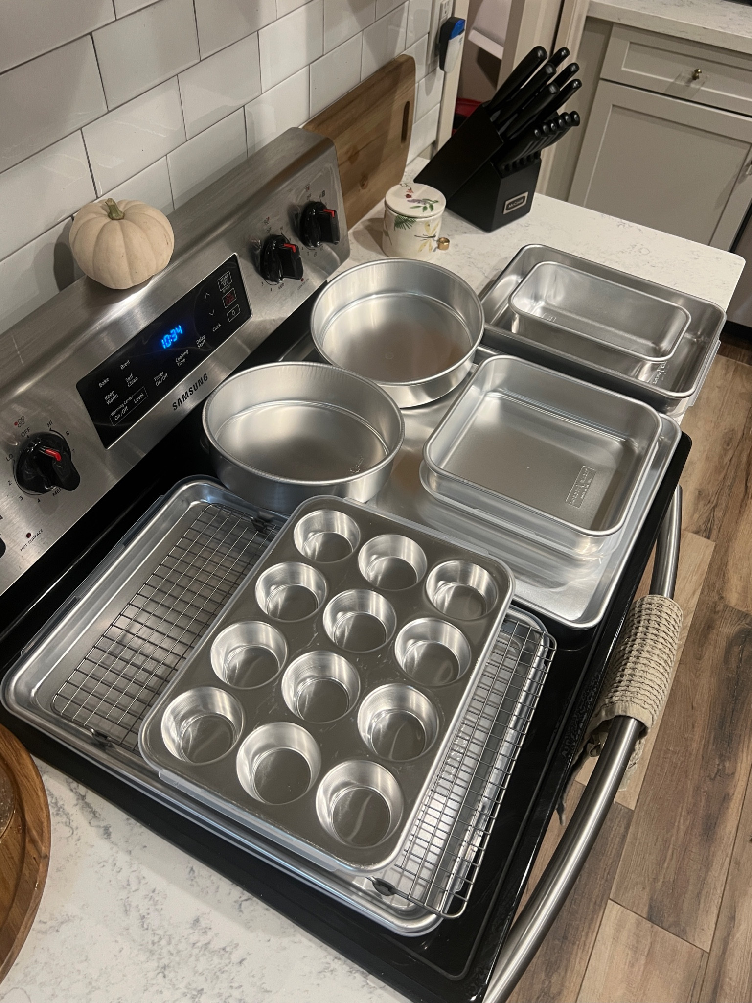 new bakeware set from our wedding registry! having the lids to go with the pans is such a game changer. great to add to your registry or holiday wish list! 

#LTKhome #LTKHoliday #LTKGiftGuide