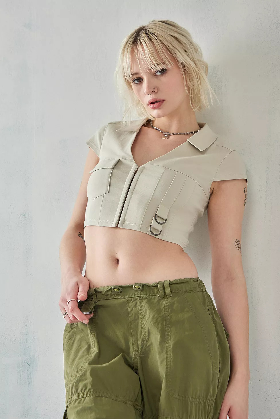 UO Mila Cropped Utility Shirt | Urban Outfitters (EU)