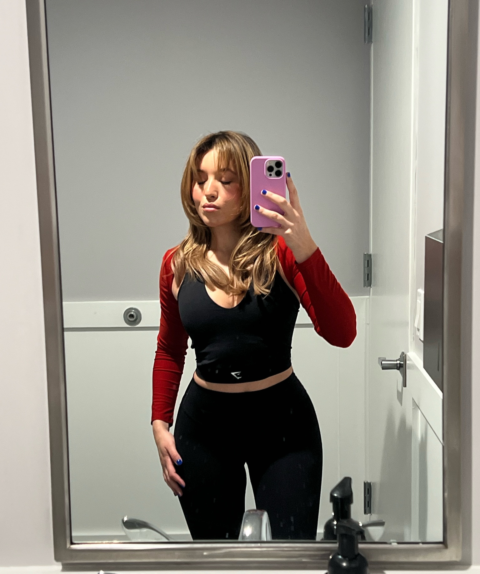 Most flattering workout top! Build in bra! Comes in so many colors🫶I got a small! 


Workout outfits, workout set

#LTKfindsunder50 #LTKstyletip #LTKfitness