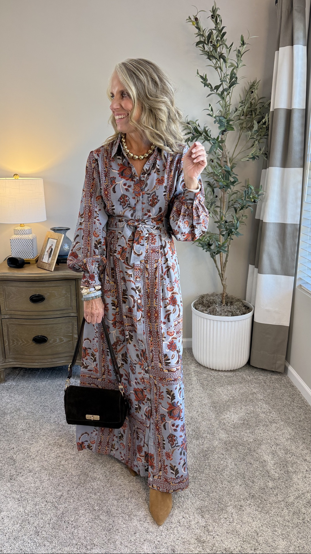 Gorgeous dress! And yes it’s a maxi. Layering a statement dress with a structured wrap creates a polished finish for the season. Wearing XS @Avara
Use COAST20 on Allie + Bess
