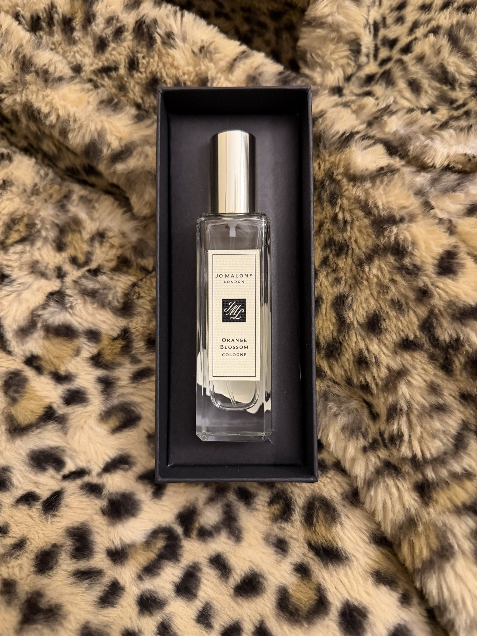 Crisp, feminine, and beautifully balanced. This one feels light but still memorable. Perfect for everyday wear.


#LTKBeauty #LTKOver40