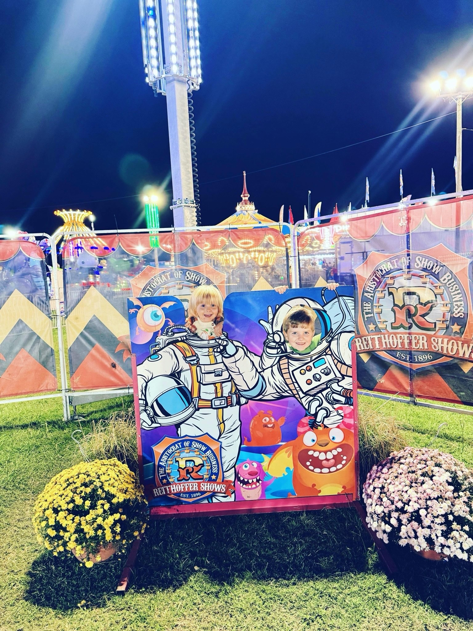 c a m e r a   r o l l   f r o m   t h e  w e e k  🌼🎡🤠🌽🎟️⚾️🦋💐🎃🖼️🍁🚜🧡🧢🍂✏️📖📚 #saturdaymorningcameraroll #lifelately #thesearethedays #lovethislittlelife #lifewithmyboys