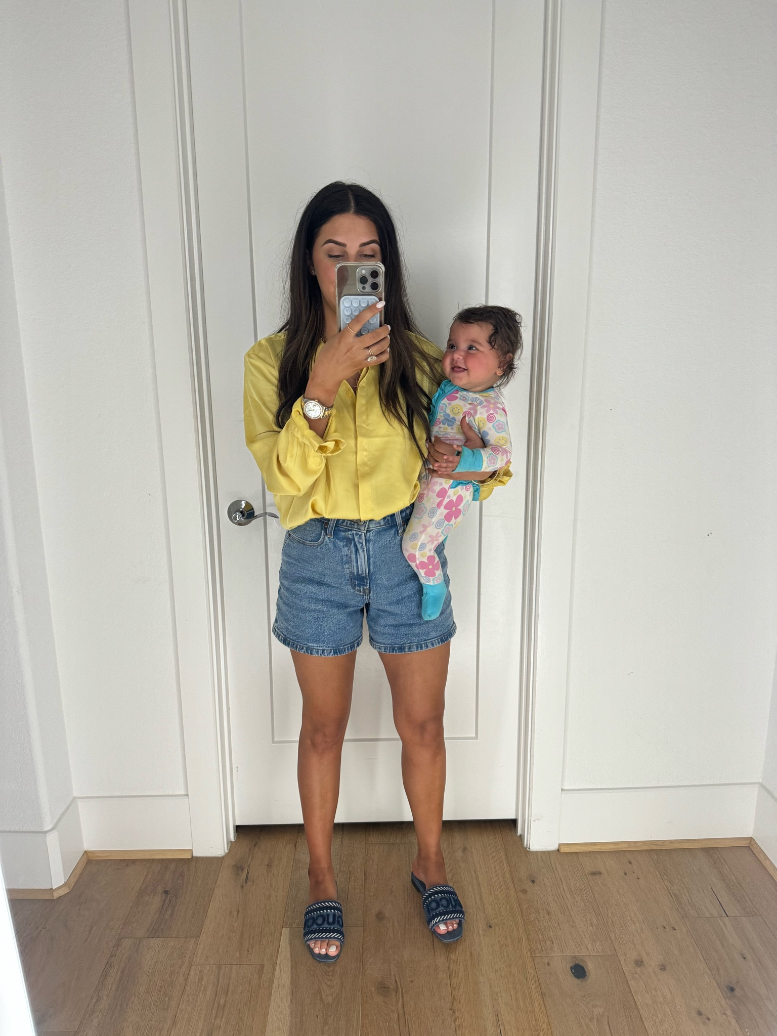 Top: xxl 
I love it. Remind me of my Ralph Lauren yellow top I just bought for $200. This one’s $25. I love that I oversized fit it! 

Bottom: 28 dad high rise 
- this color is from last year!

Shoes: splurge and gave me blisters at first but I think I broke them in. Well I hope!