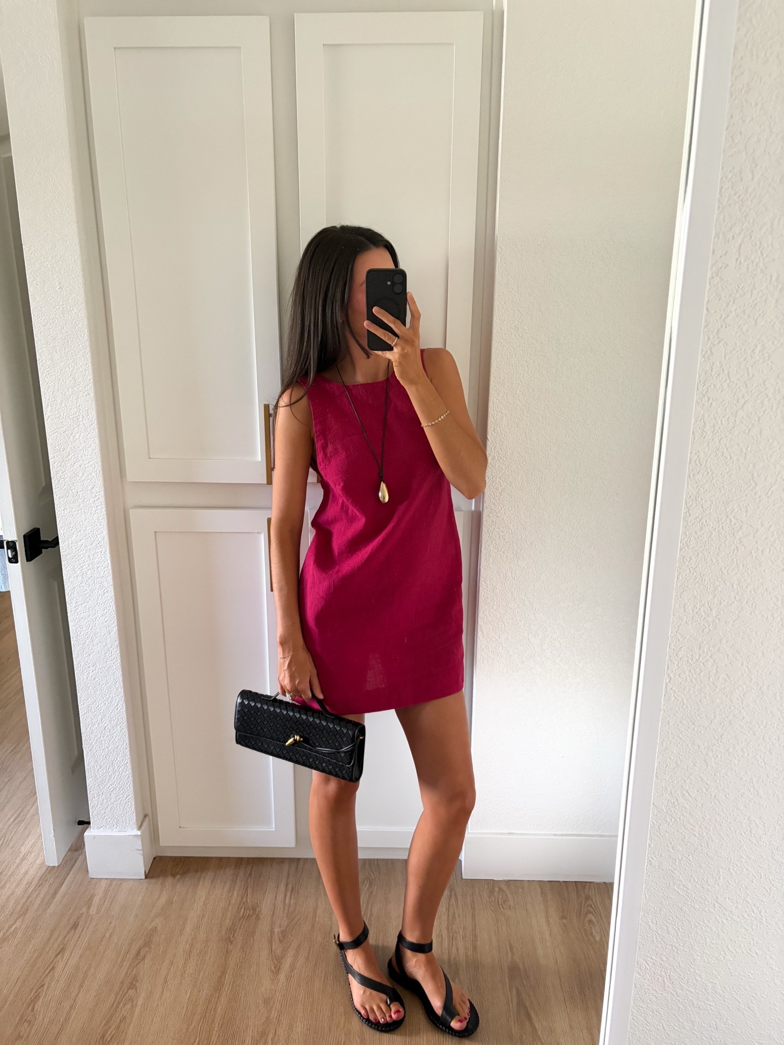 I’m 5’7” wearing XS in the dress!