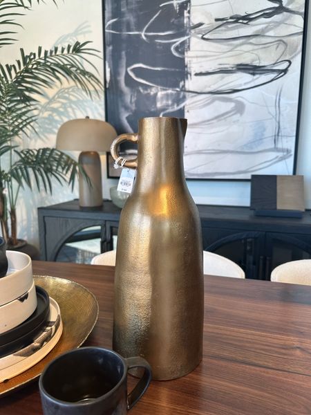 Tassel gold jug. Made of aluminum with an antique brass finish.
Recommend to use with dry arrangements.
Home accents, home decor, vase 
Home accessories 

#LTKstyletip #LTKhome #LTKfindsunder100