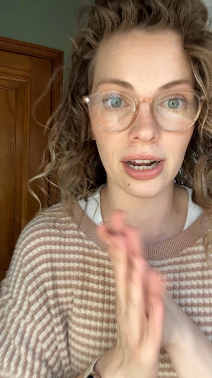 All the products I used in this video! 😍

Lip liner 
Lip gloss
Hair clip
Bonding oil 