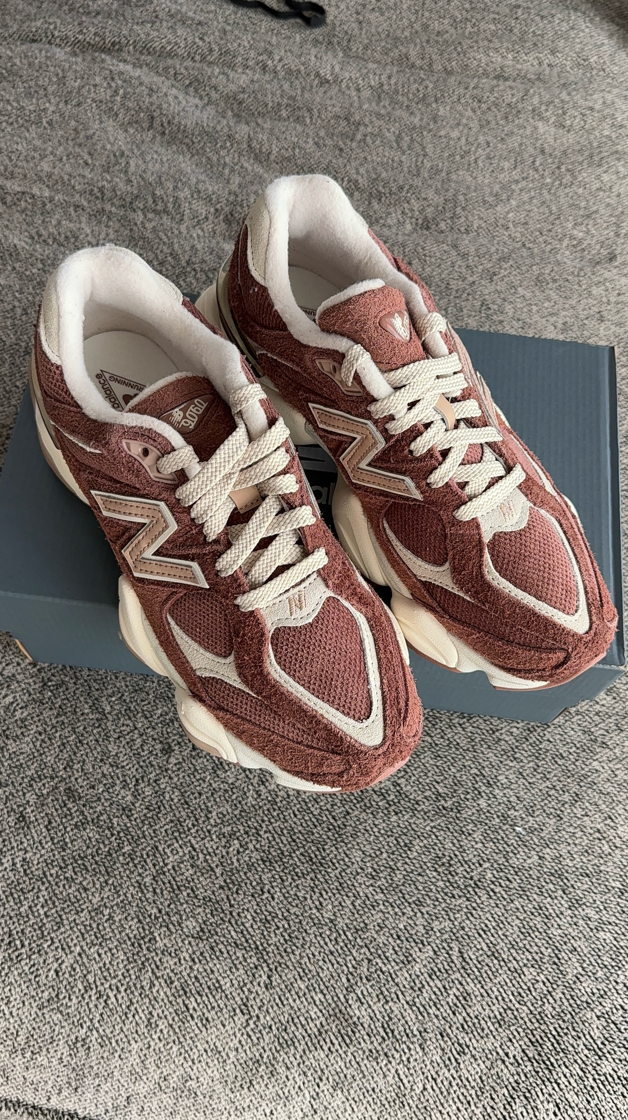 New balance for fall ✨

New balance shoes
New balance 9060 
Fall
Shoes
Fall sneakers 
Maroon sneakers 
Fall shoes

#LTKSeasonal #LTKShoeCrush