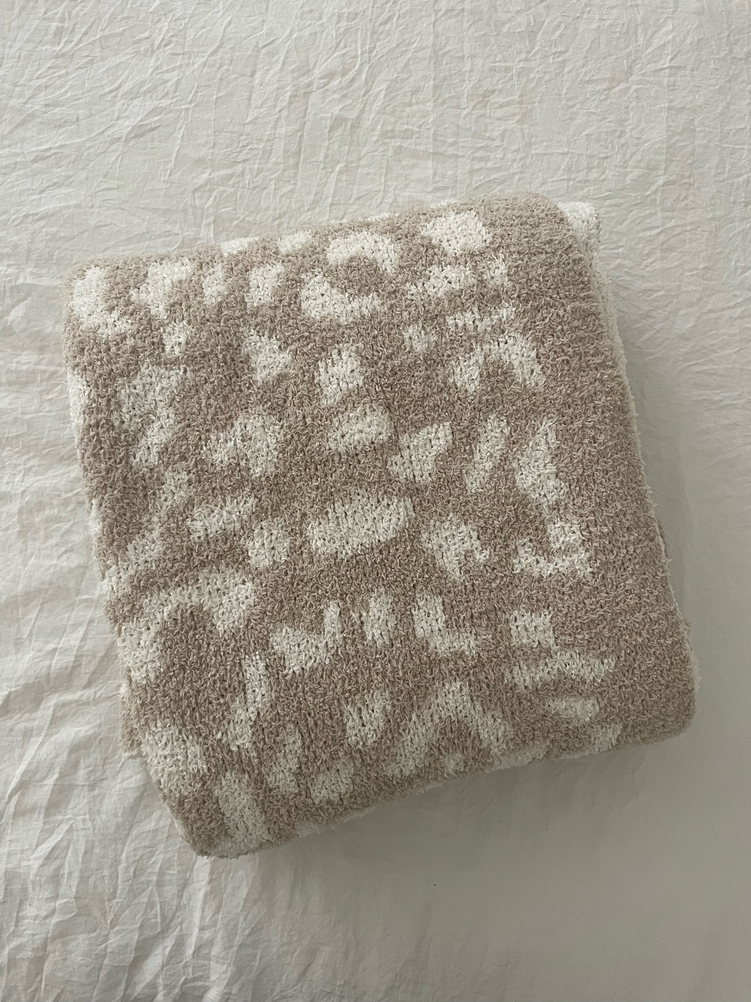 The best Barefoot dreams blanket dupe and only $25!

In the wild blanket. Animal print blanket throw. Neutral home decor. Fall finds

#LTKSeasonal #LTKunder50 #LTKhome