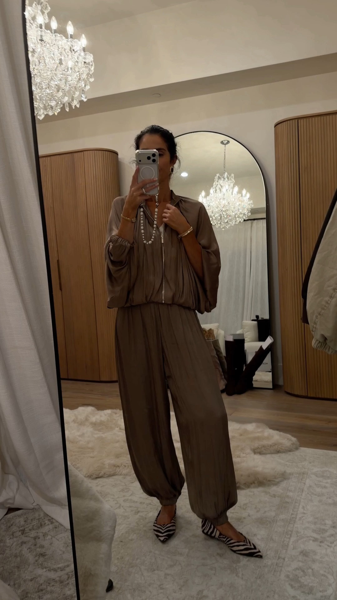 New set from @Zara that I’m absolutely loving! I’m just shy of 5-7” wearing the size small sweatshirt and XS bottoms #stylinbyaylin #aylin

#LTKOver40 #LTKSeasonal #LTKootd