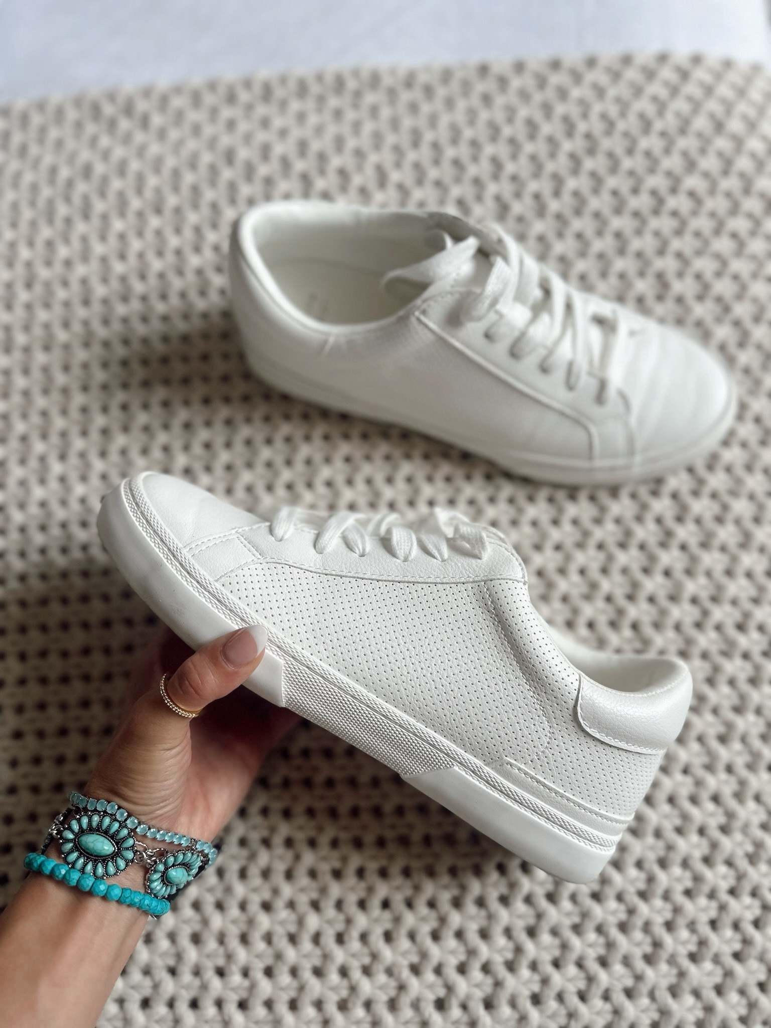 These Madewell lookalike sneakers are TO DIE for! ✨ The perfect sneaker to wear with jeans, skirt or dresses 🤍☁️


#LTKSaleAlert
#LTKShoeCrush #LTKFind.