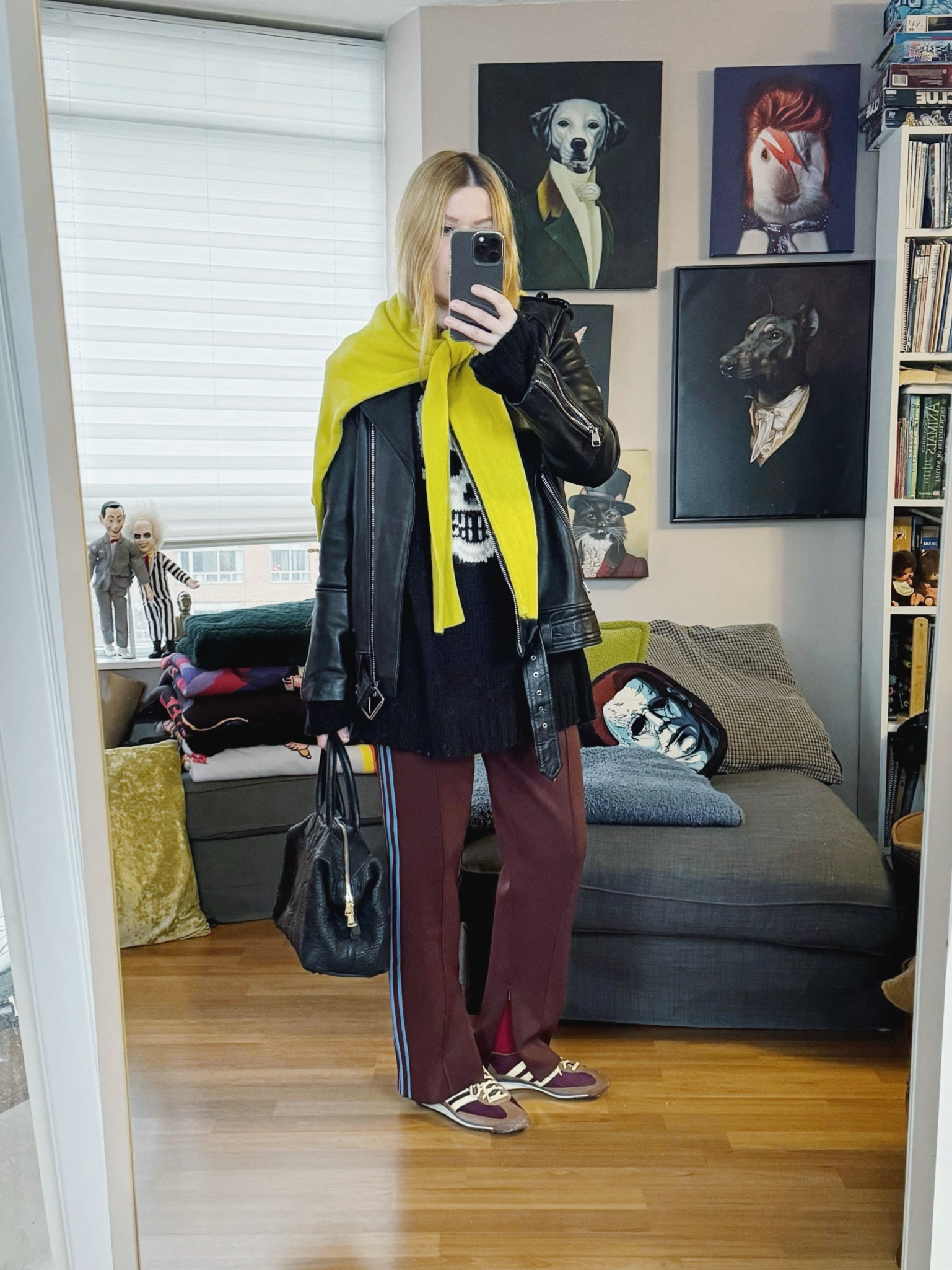 Try using a sweater as a scarf. It’s also a good way to add some colour. 
Track pants, yellow sweater, and bag are secondhand. 

•
#winteroutfit #ysleasy #wintertrends #torontostylist #StyleOver40  #secondhandFind #fashionstylist #slowfashion #vintagestyle #fringejacket #FashionOver40  #vintagestyle #genX #genXStyle #shopSecondhand #genXInfluencer #genXblogger #secondhandDesigner 



#LTKOver40 #LTKShoeCrush #LTKStyleTip