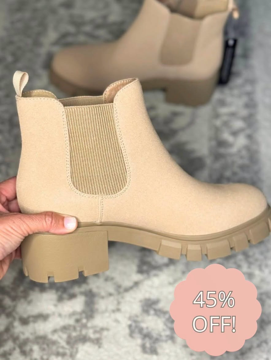 Chelsea boots on sale!

#LTKSeasonal