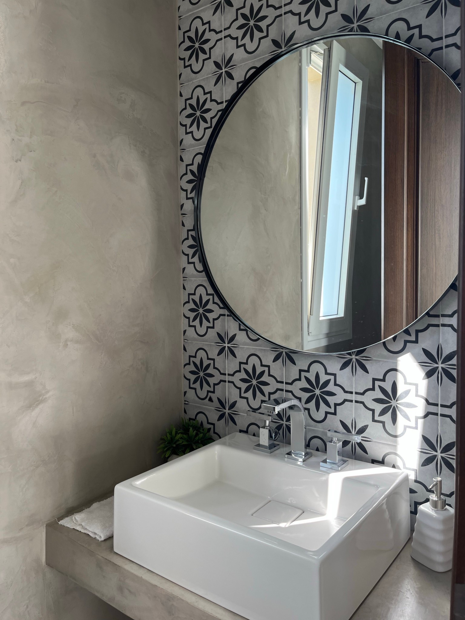 Powder Room Inspiration 💭✨⁠
⁠
Here are some of my top tips on designing a stylish powder room for you and your guests to enjoy!⁠
⁠
🤍 Patterned tile to make a bold design statement⁠
🤍 Create a focal point with a stylish sink, mirror, or light fixture⁠
🤍 Unique hardware and marble sinks are IN! ⁠
⁠🤍 Incorporate some fun wallpaper or a pop of color ⁠


#LTKFindsUnder100 #LTKHome #LTKOver40