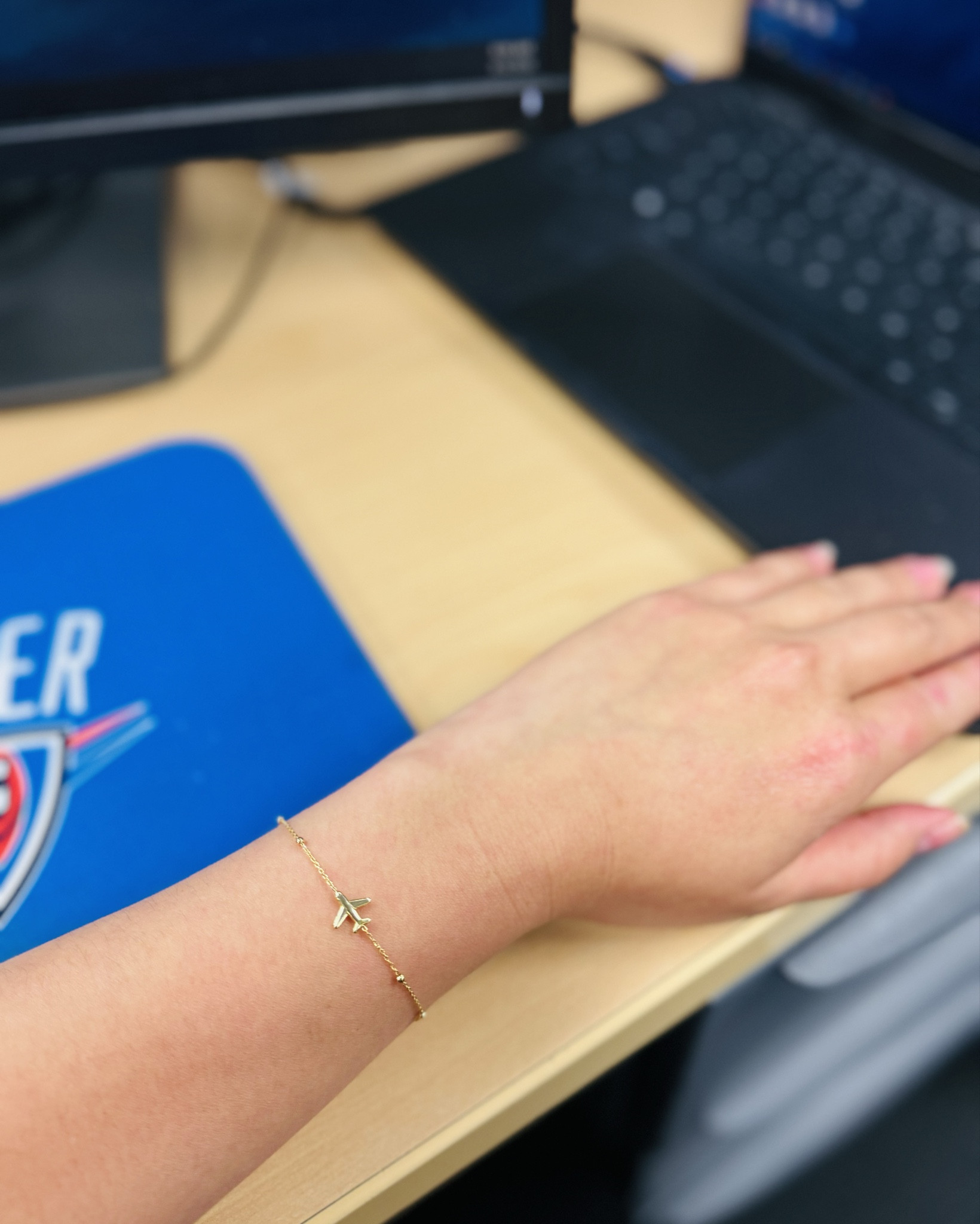 Are you looking for the perfect gift for your travel-loving friend? This thin gold bracelet with a cute airplane charm is both stylish and affordable! ✈️

#LTKFindsUnder50 #LTKTravel #LTKGiftGuide
