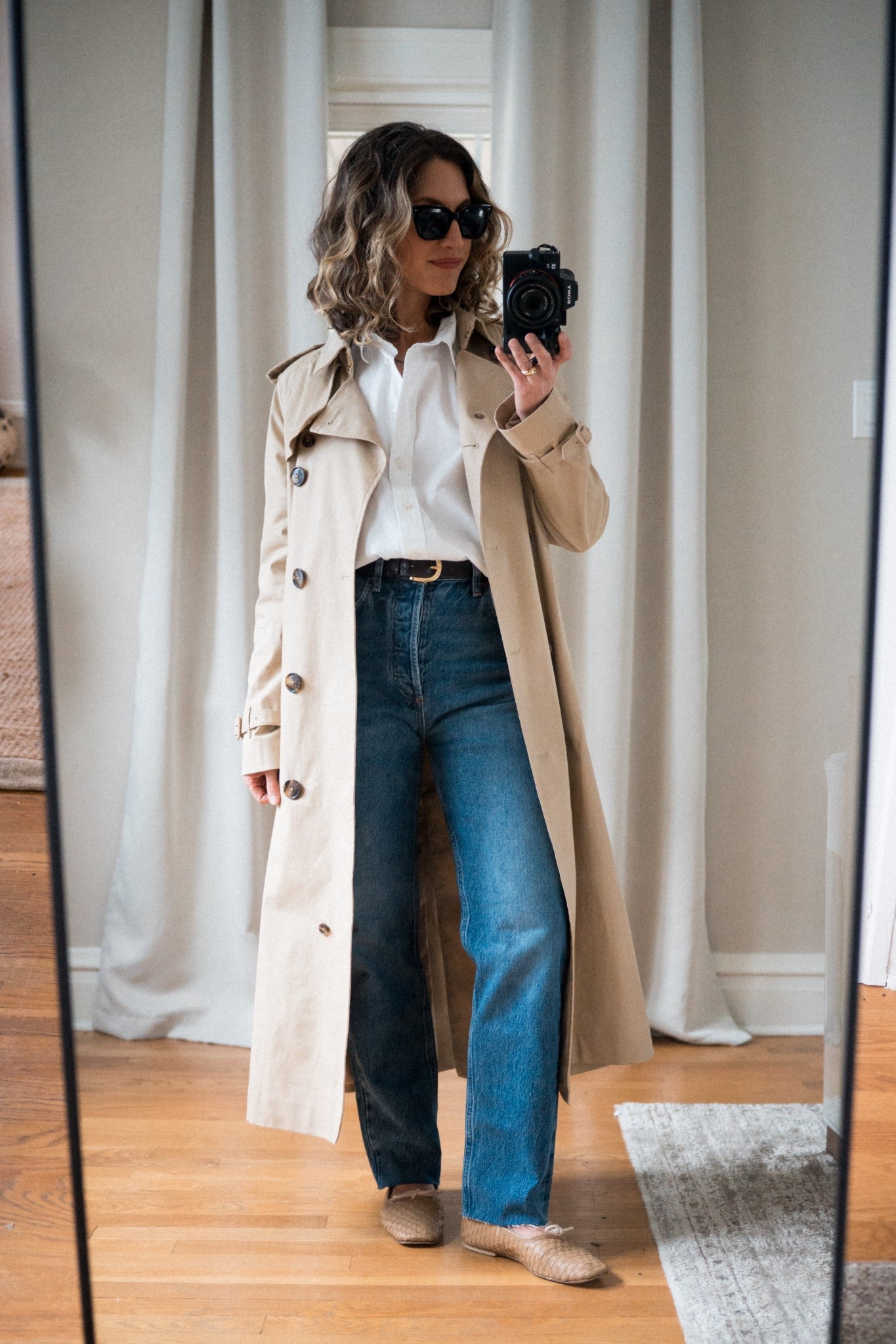 One Base Four Ways: April

Gap button down, XS, TTS, fits oversized  Quince trench coat, XS, TTS. Agolde denim, 25, TTS. Frēda Salvador ballet flats, STITCHANDSALT10 for 10% off. Quince sunglasses  

#LTKPetite #LTKOver40 #LTKspring