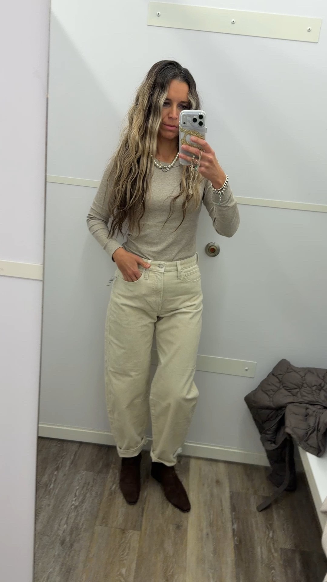 Such a great pair of corduroy barrel leg pants perfect for a cold winter
Wearing sz 2. I’m 5’5” 122 lbs and I like short length on me better. These are regular but I just ordered short 🥰

Brown suede booties are true to size 


#LTKdayinmylife #LTKHoliday #LTKGiftGuide