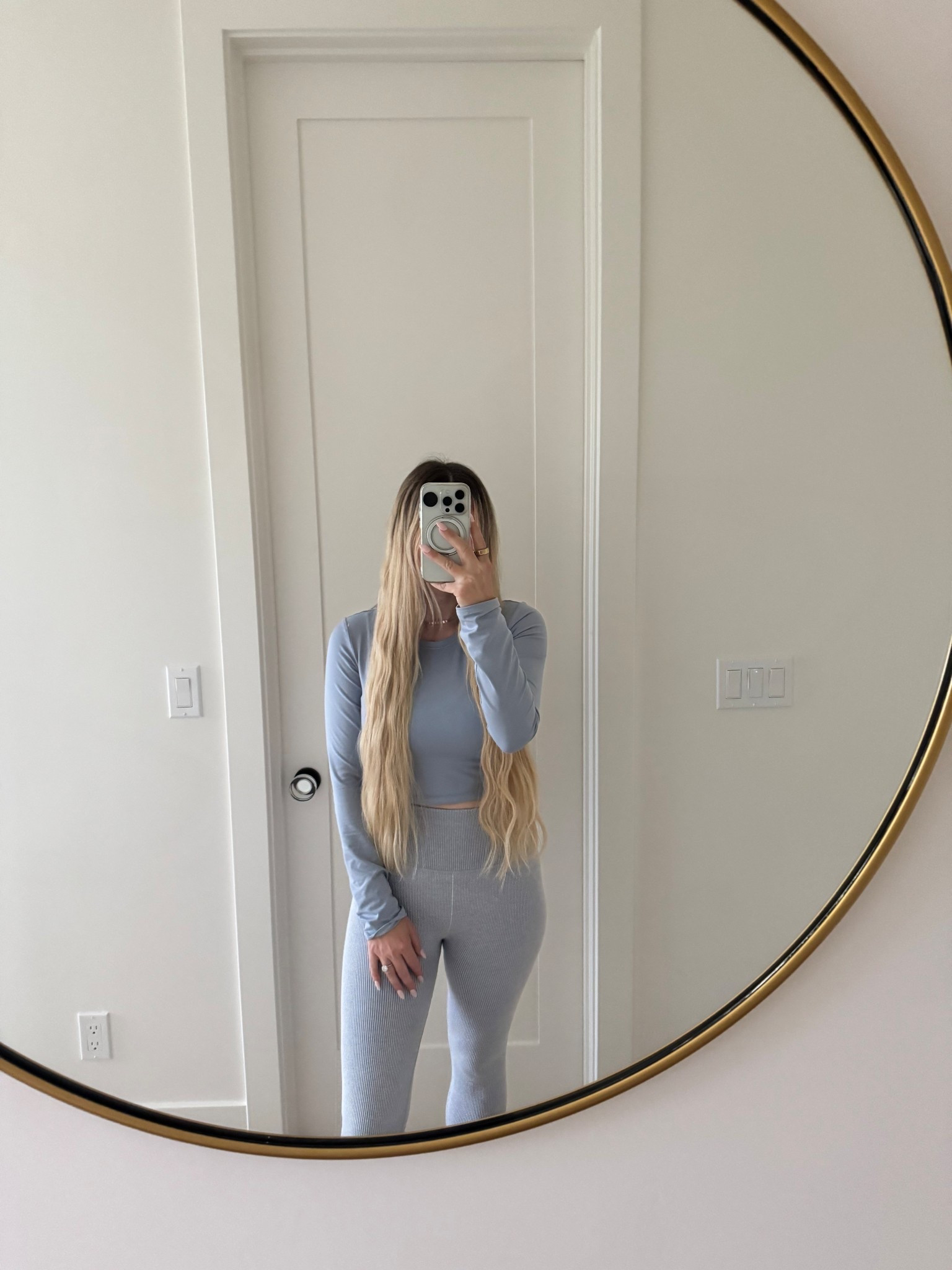 alo blue winter frost set!! 

#LTKHoliday #LTKCyberWeek #LTKActive