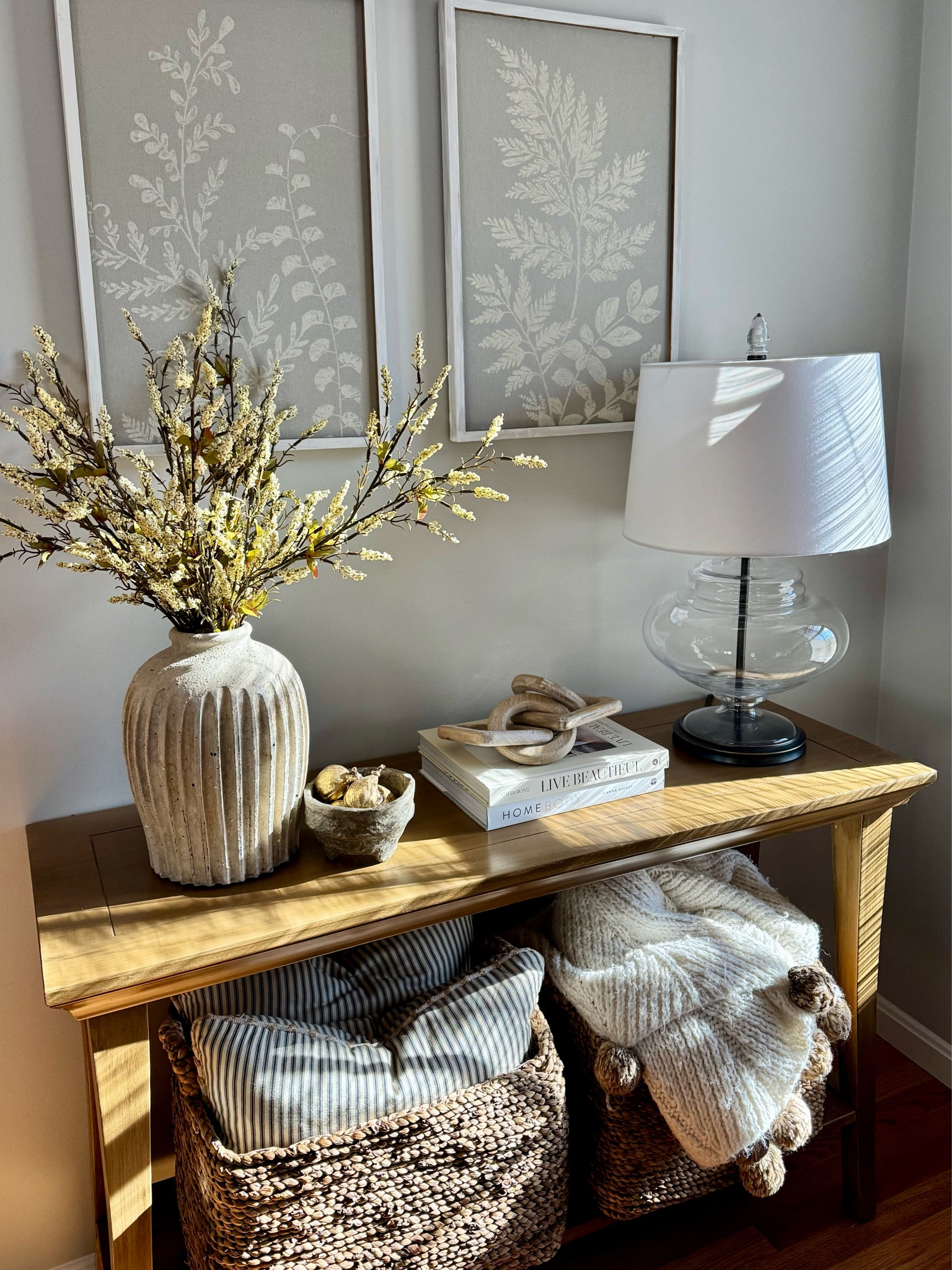 Console table Styling

Home Decor | tables | vases | table lamp | coffee table books | decorative bowls | home accents | baskets | storage | neutral home decor 

#LTKSeasonal #LTKHome
