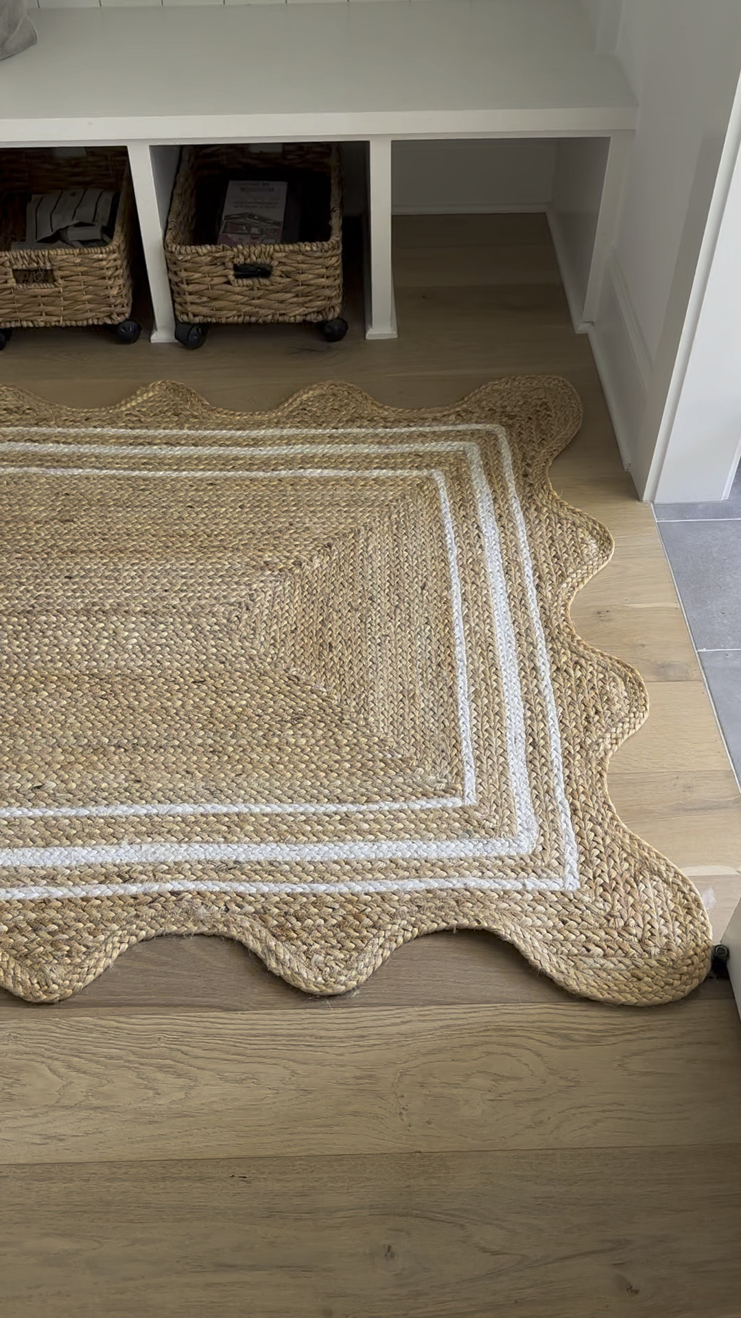Cutest scallop jute rug. Love the tight weave and contrasting stripe



#LTKVideo #LTKHome #LTKFindsUnder50