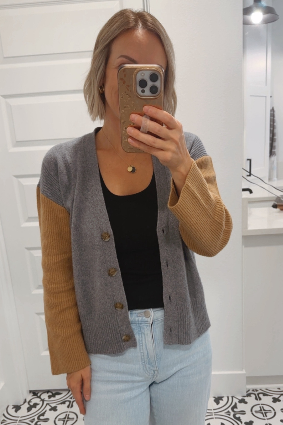 This is such a great neutral cardigan for the fall! Rinds true to size and I’m in an extra small. 

#LTKStyleTip #LTKFindsUnder50 #LTKSeasonal