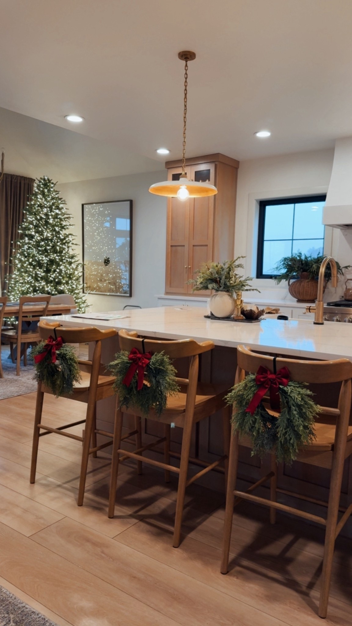 Christmas mini wreaths! 
Beautiful way to elevate your kitchen! 