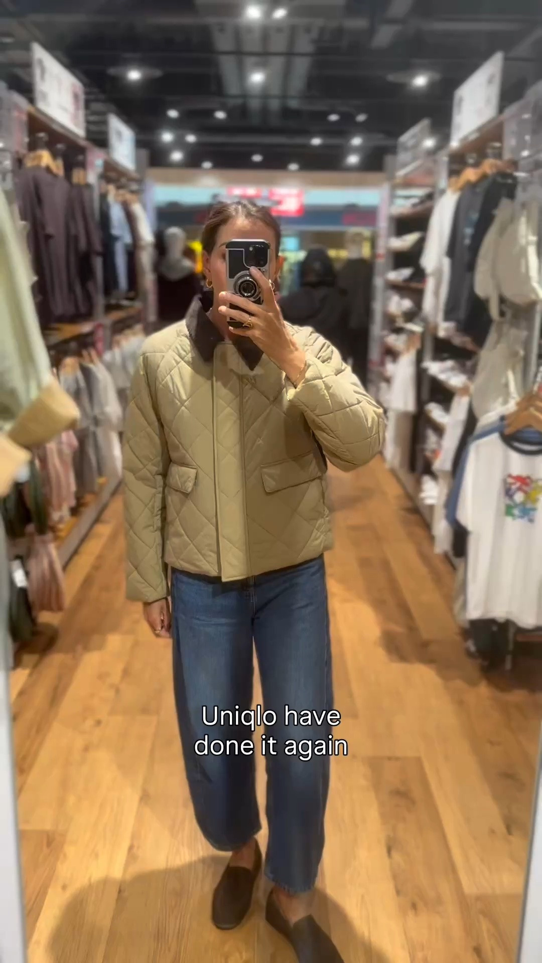 The autumn jacket that ticks all the boxes.

This one is a winner. It has everything I’m looking for as we move into the cooler days.

It’s so light you barely feel like you’re wearing it. Stylish and practical, it has a heritage feel while still being modern. 

The quilting keeps it cosy and the collar detail adds texture. 
It’s water repellant, with a covered zip and comes in 4 great seasonal colours.

I’m struggling to pick a favourite…. can you? 

I’m wearing a M xx

#LTKautumn #LTKover50style #LTKstyletip