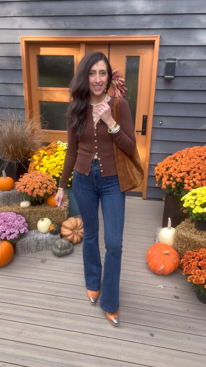 Friday night, date night…

Look for less top paired with some of my FAV flare denim that makes the 🍑 look good!

Shop this look in my Amazon Store, @shop.ltk or comment FRIDAY for DM

#fridaynightfit #datenight #falldate #cincyinfall #fallincincinnati #octoberdatenight #lookforless #freepeople #stephstyle101 #cincycreators 
