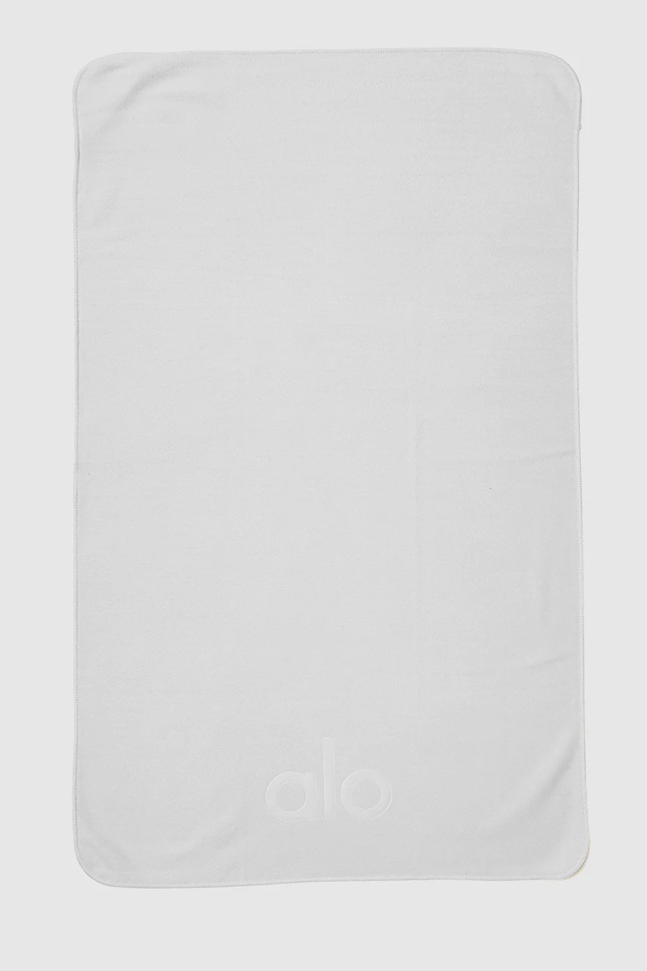 Performance No Sweat Hand Towel in Dove Grey | Alo YogaÅ½ | Alo Yoga (US)