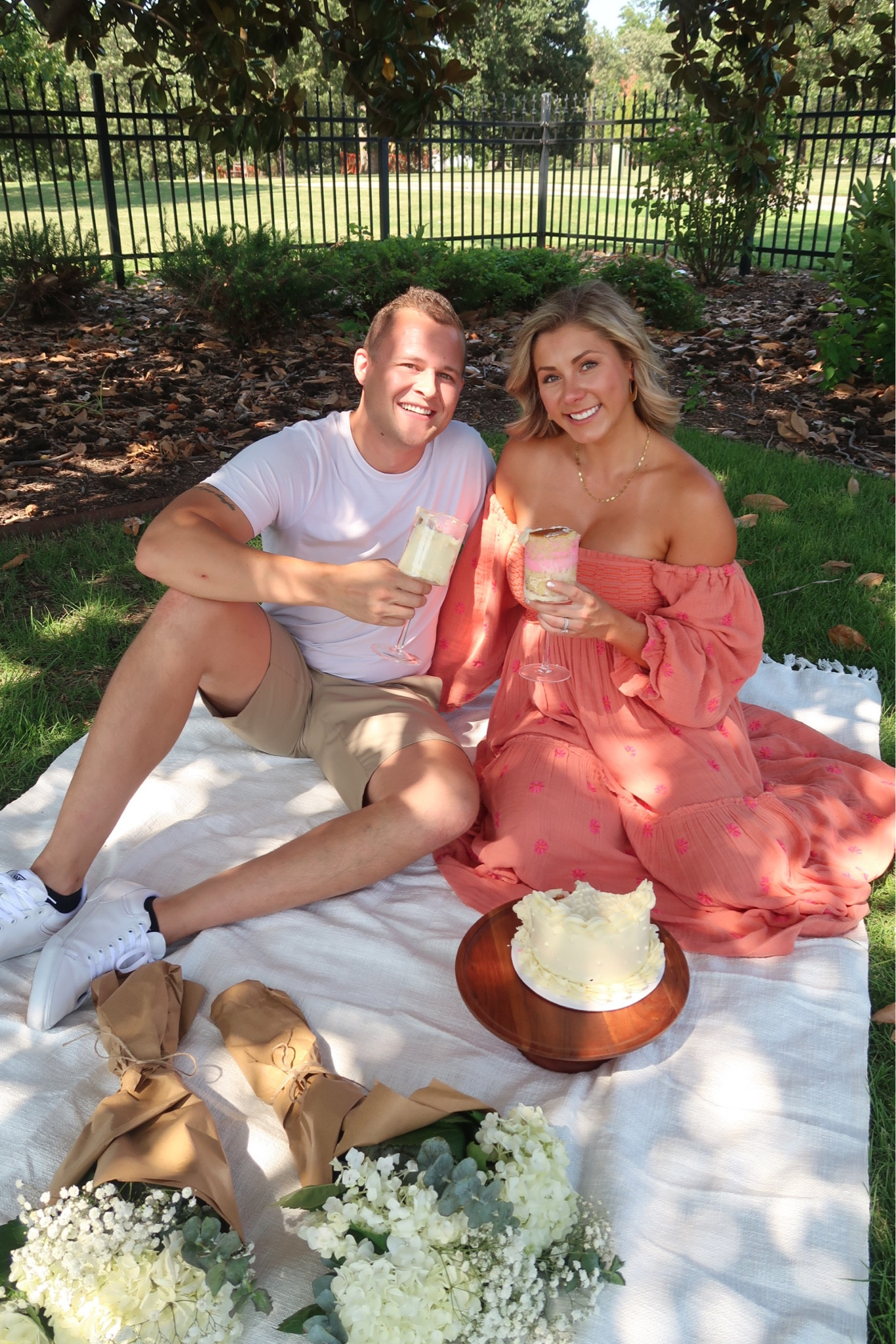 Gender reveal dress #babyshowerdress #summerdress #freepeople #mididress #maternitydress #maternityphotosoutfit 