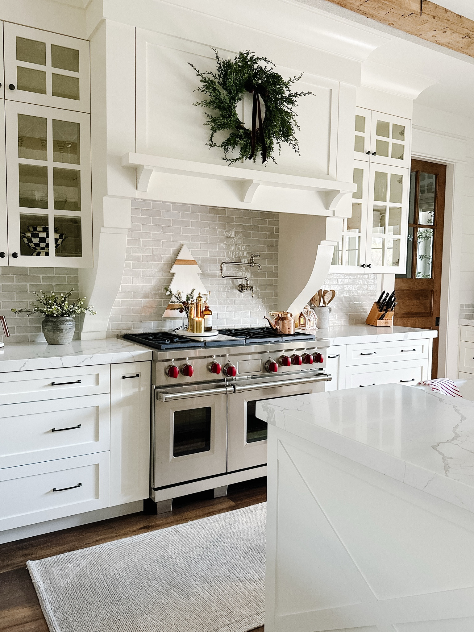 My Christmas Kitchen

I love when it’s time to bring out this 🌲 board!  It’s one of my favorite kitchen decor items!  

#LTKStyleTip #LTKHome #LTKHoliday