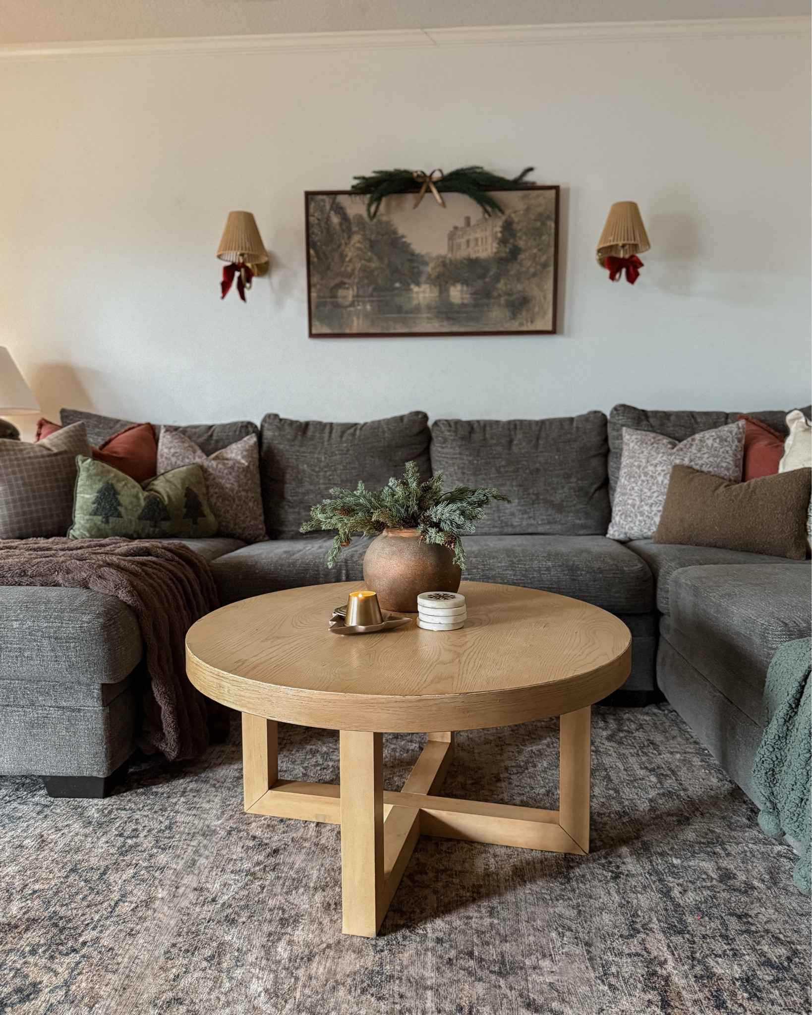 Christmas living room inspo ❤️

#LTKHome #LTKHoliday #LTKSaleAlert