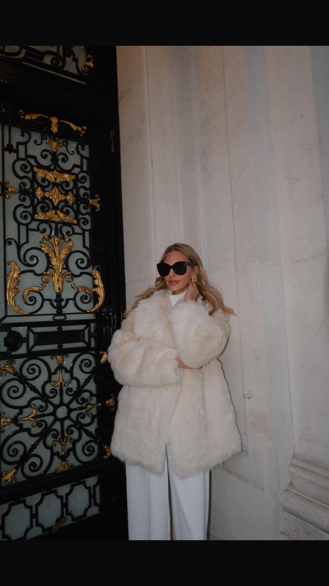Fluffy white coat, winter white outfit 