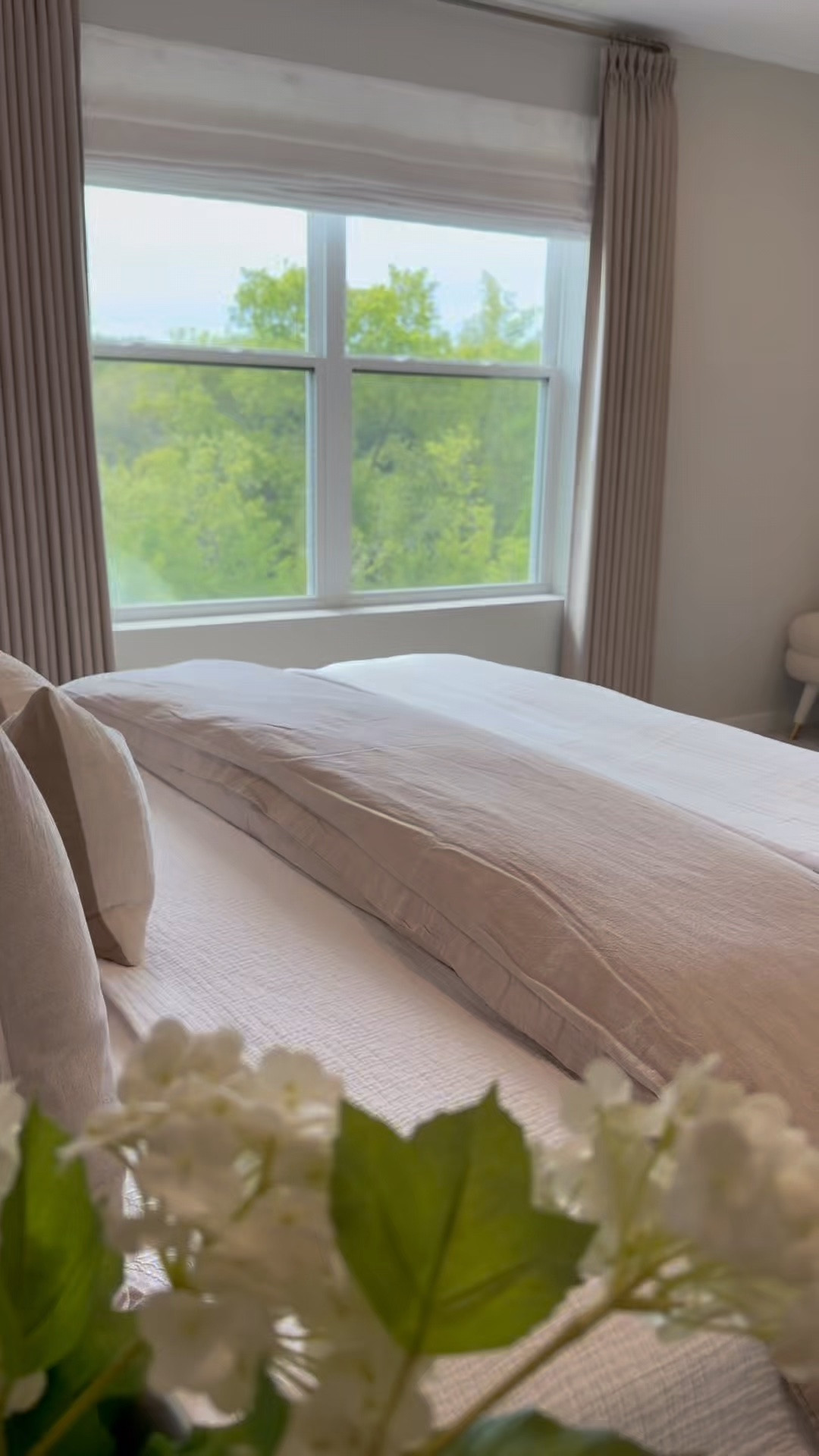Código de descuento: 
ERIKAHOME 

DETALLES

Custom Flat Fold Roman Shade Cordless
Color for Liz:Beige White 1908-1
Mount Type:Inside Mount
Lift Type: Cordless 
Lining Type: Privacy, Shading Rate 75%

#LTKU #LTKHome