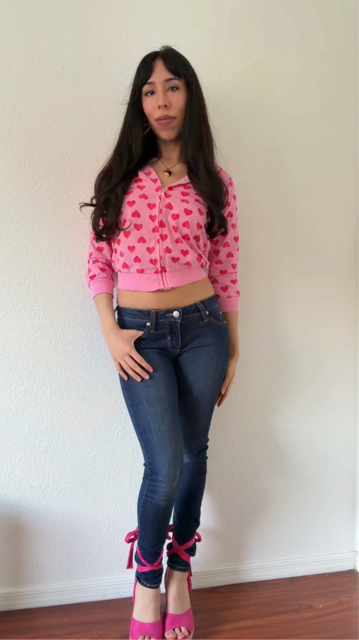 Jennifer Check Valentine’s outfit: jeans 🏷️ just black