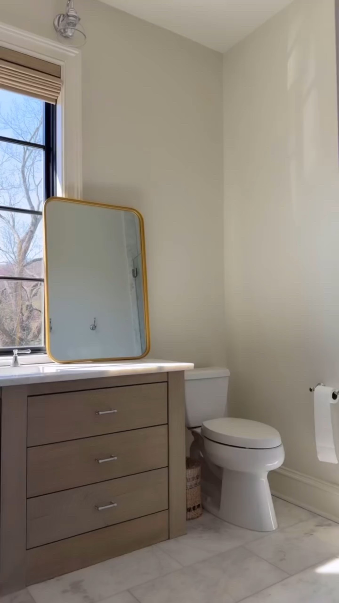 Bathroom mirror, suspended mirrors, men’s outfit