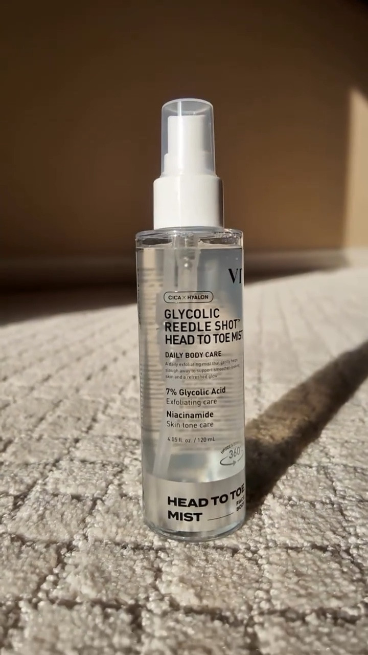 Resetting post Navaratri with @vtcosmetics_global Glycolic Reedle Head to Toe Mist 

@recruiter.4am 

#VTCosmetics #glycolicacid #exfoliatingmist #headtotoemist #amazonfinds