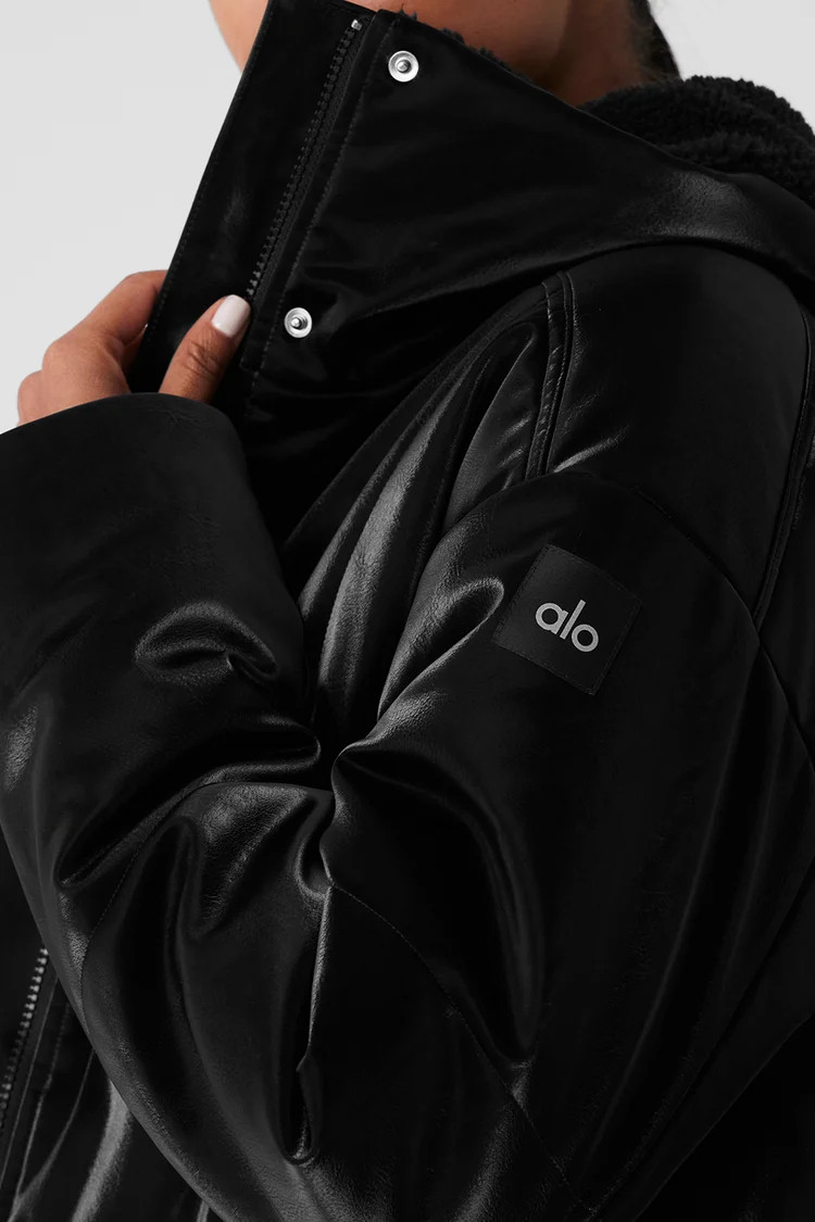 Orion Cropped Puffer - Black | Alo Yoga