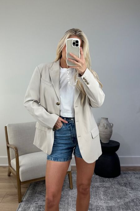 My Abercrombie code is live!! Get 20% off all dresses + 15% off everything else AND you can use my code: AFKATHLEEN for an additional 15% off your purchase! 

I’m wearing a small in tee, med blazer, 26 in shorts! #kathleenpost #abercrombie 

#LTKSeasonal #LTKsalealert #LTKstyletip