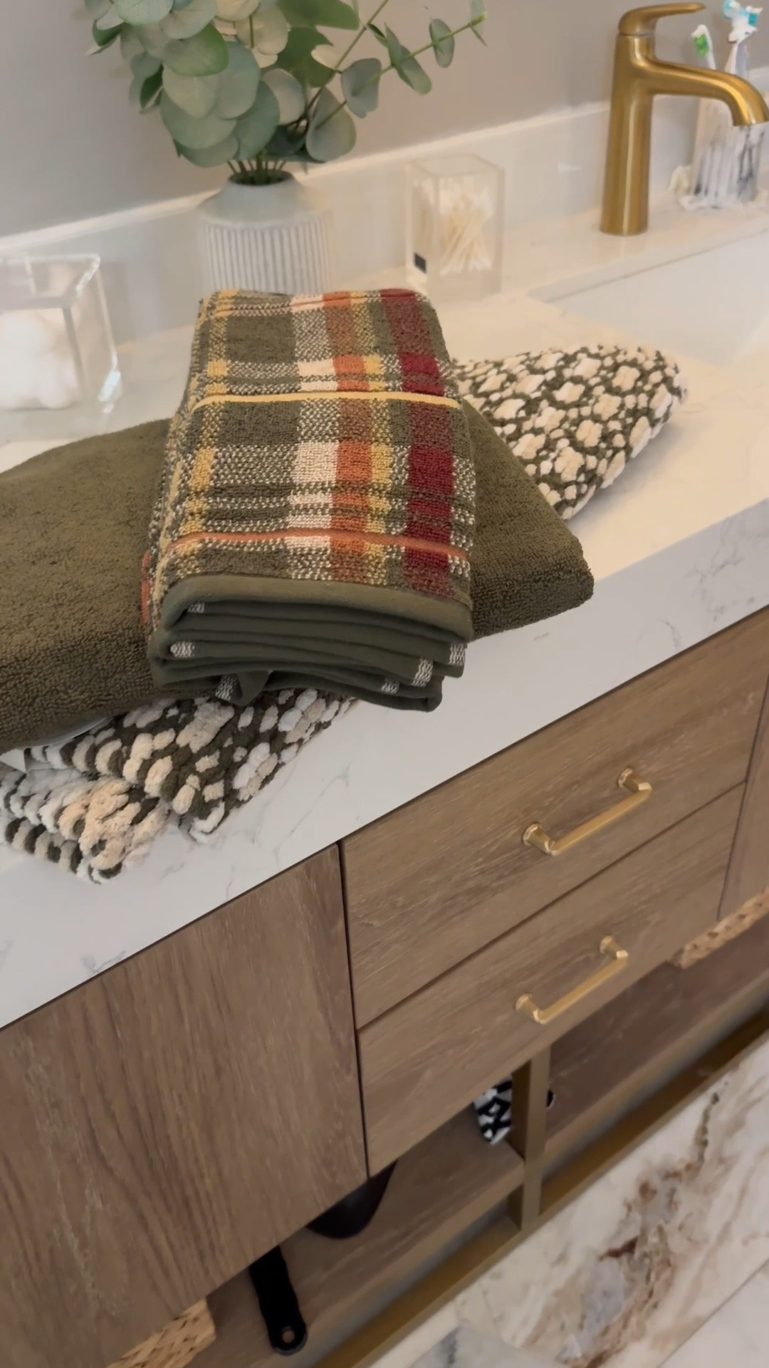 New fall bathroom decor, plaid towels, bathroom vanity, bathroom towels, home update