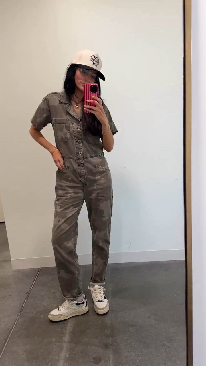 Why have I been sleeping on my jumpsuits? Love how the necklace really finished the look. 😍 linking what I can in ltk- some of these items are older 🙈 #ootd #momstyle