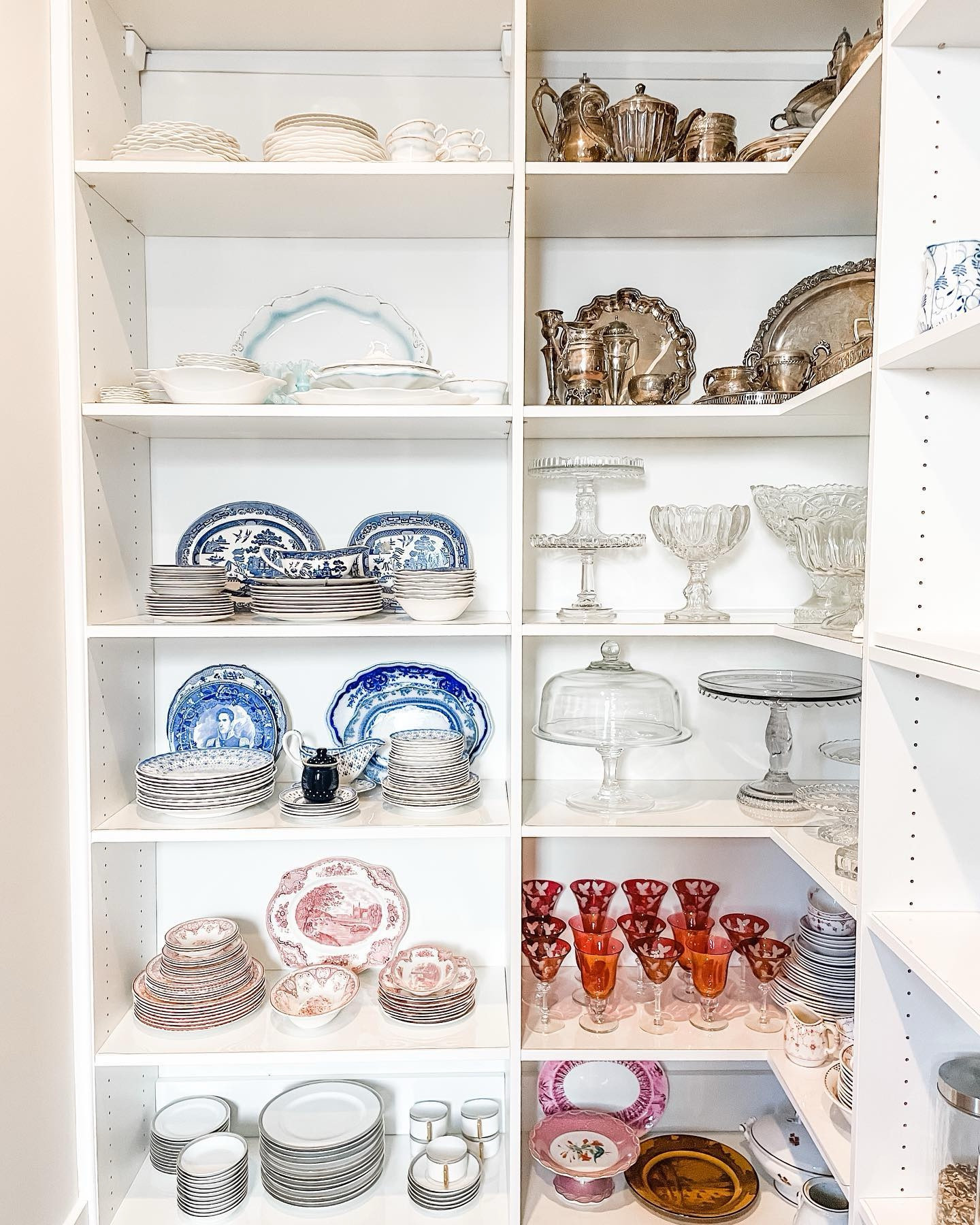 Unpacked this gorgeous new build kitchen + pantry just in the knick of time! 

Happy Thanksgiving week to all! 🦃