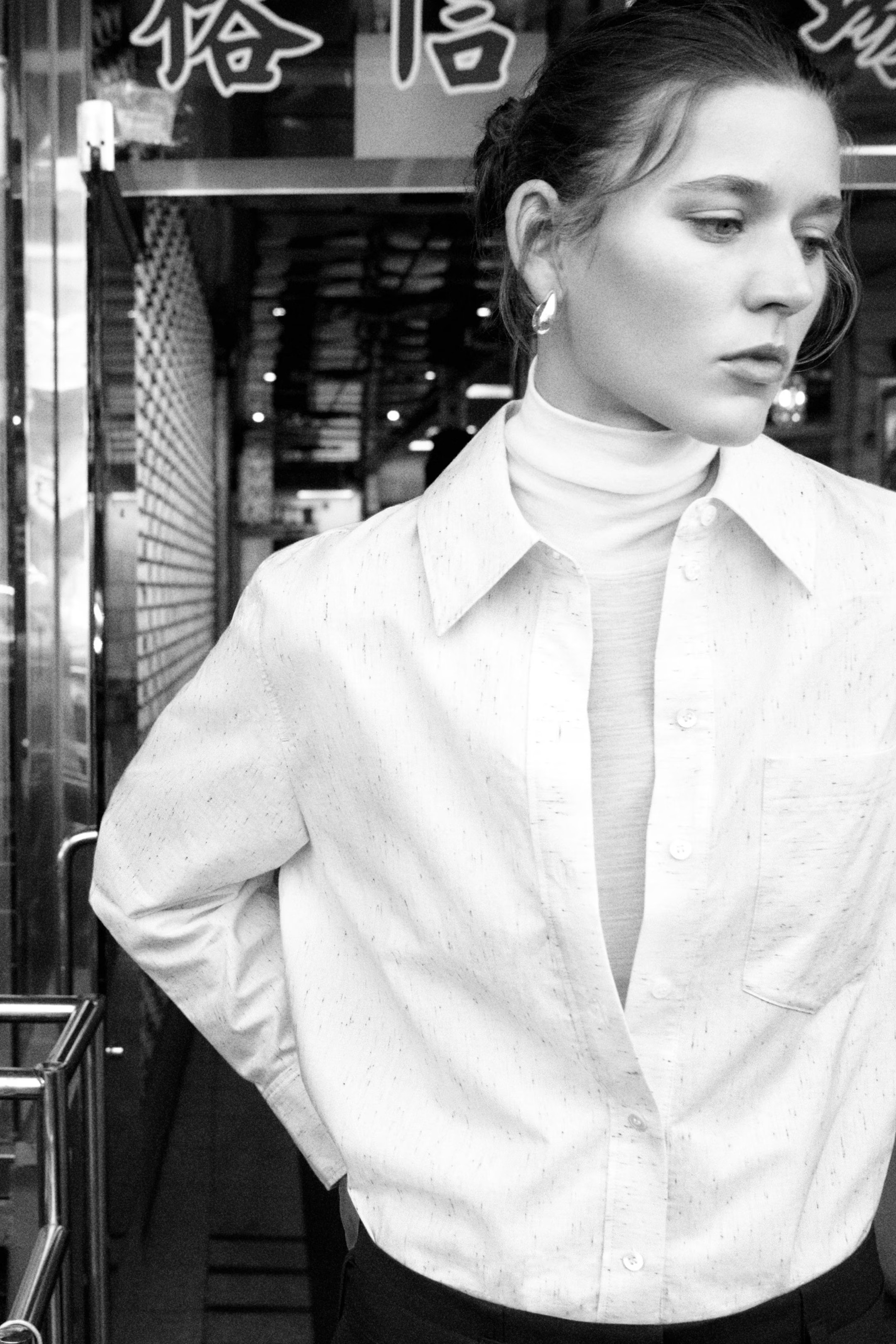 TOP Z WEŁNY MERYNOSOWEJ Z PÓŁGOLFEM - BIAŁY | COS (EU)