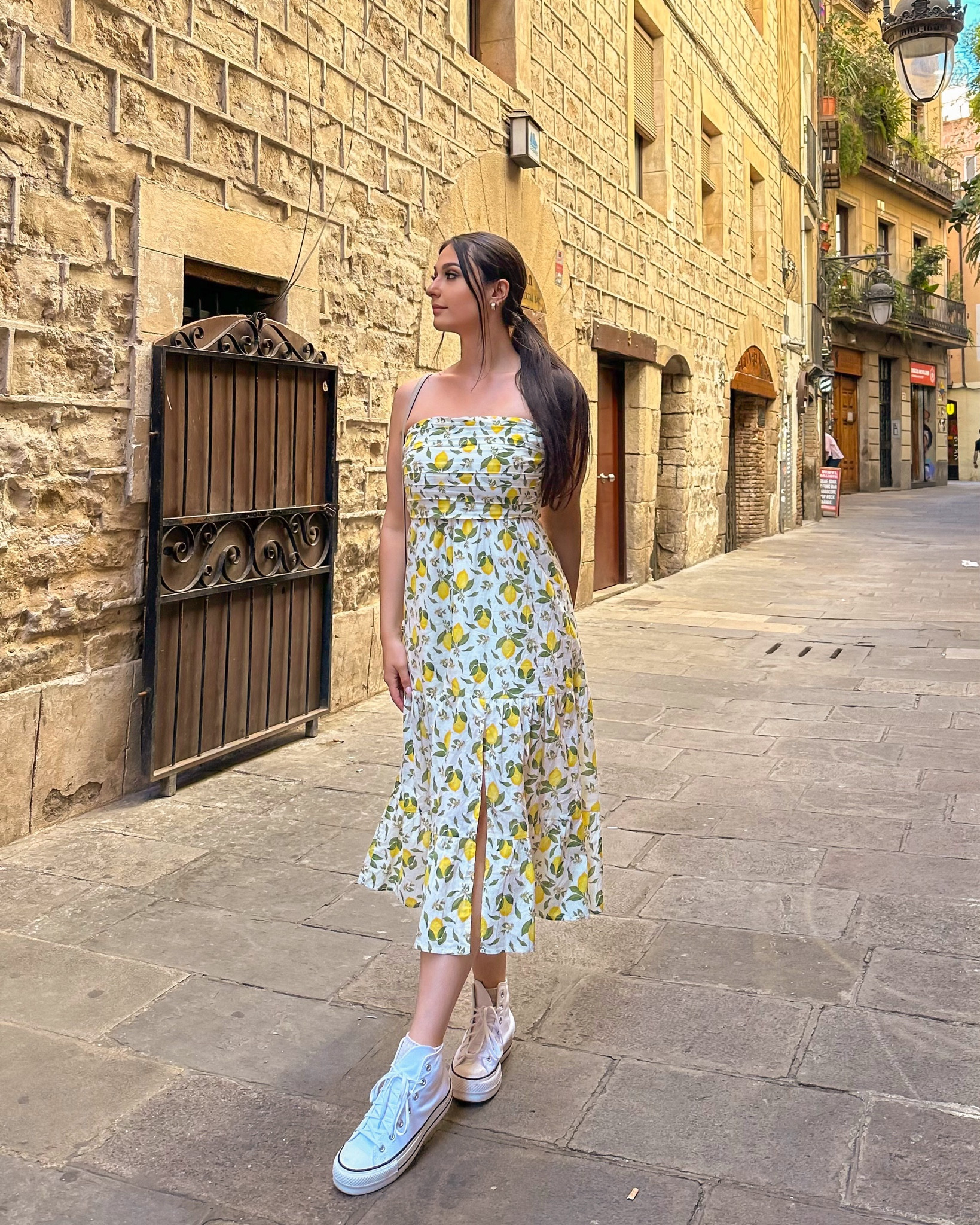 European Lemon Midi Dress 🍋✨

Size: Medium 

#LTKFindsUnder100 #LTKTravel #LTKSeasonal